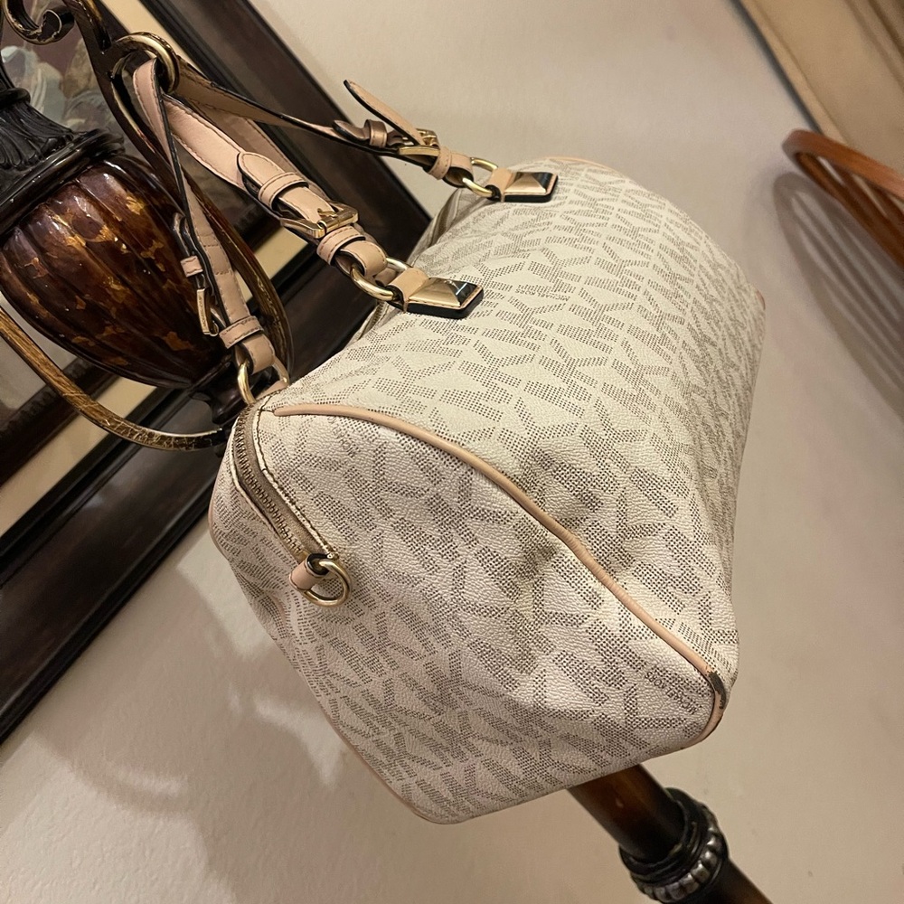 Michael Michael Kors please check all picture of condition - Picture 4 of 17